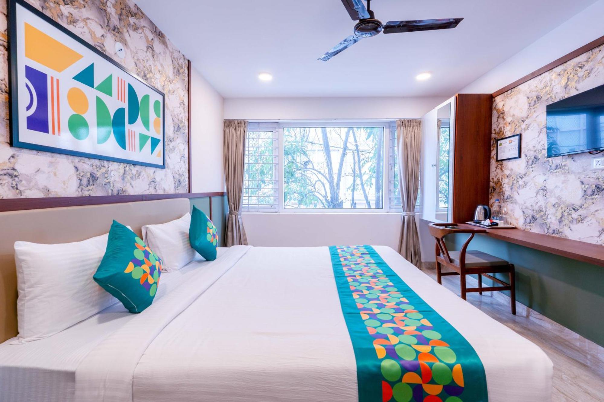 Treebo Emirates Suites Indiranagar Bangalore Exterior photo